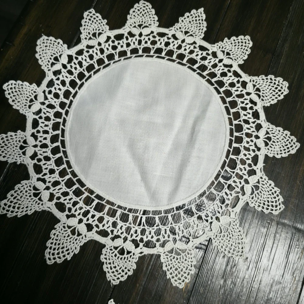 Lot of 4 Vintage White Doilies Linen Center Round Hand Crochet Lace Border Set